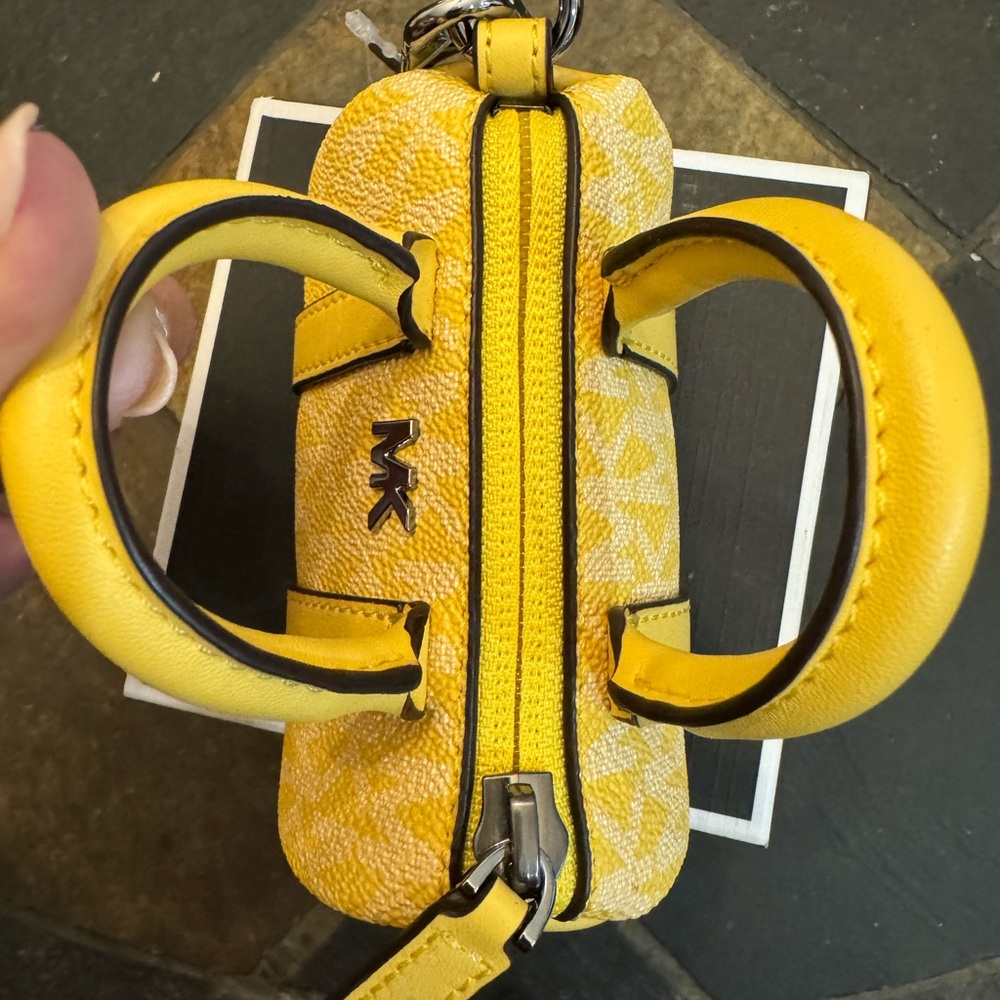 NWT Michael Kors Micro Duffle keychain - Picture 6 of 7